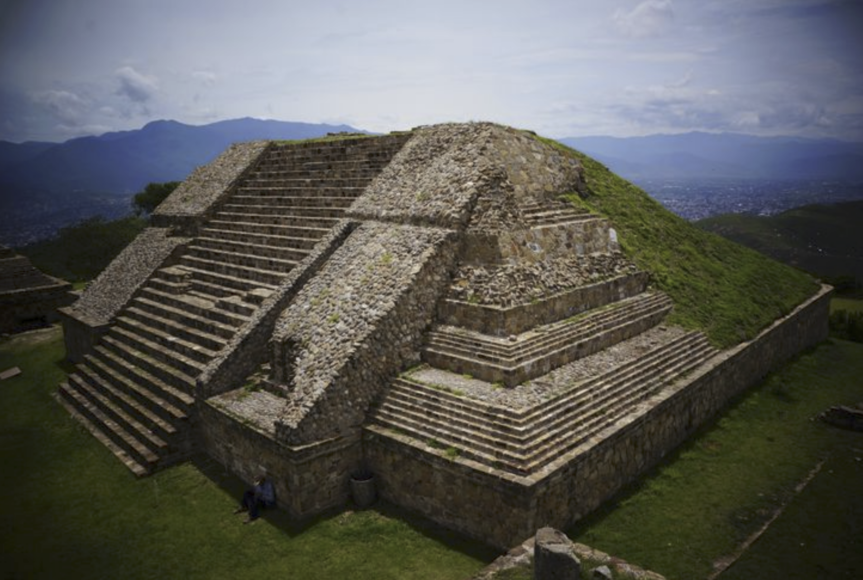 TOUR A LA ZONA ARQUEOLÓGICA DE MONTE ALBÁN